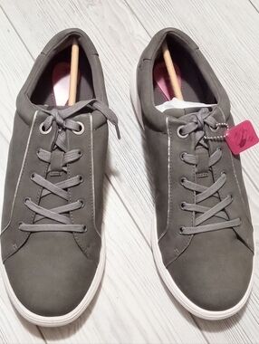 (S-0501) Women's Foot Petals Andi Sneakers Sz 9